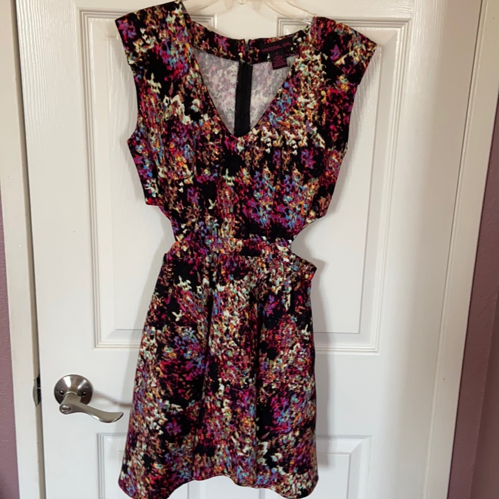 Cute madden girl dress with cut out Waist and a fun print size small!